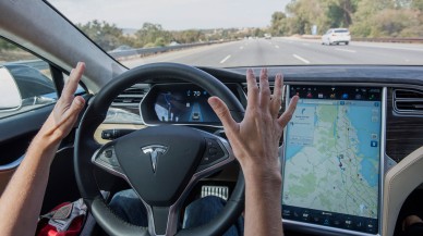 Tesla,  sabotaj iddiasıyla sarsıldı! İçeriden birisi otopilotla uğraşıyor...